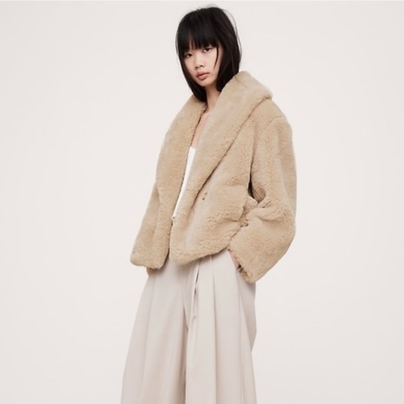 New! BANANA REPUBLIC Luxuriously Soft Faux Fur jacket, in Cream, Size XL - Picture 1 of 7